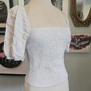 woman's Abercrombie and fitch cotton puff sleeve top.